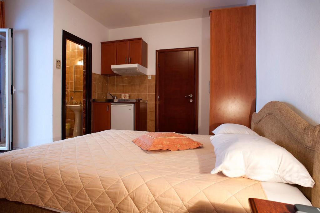 Apartments Vuksic Свети-Стефан Номер фото